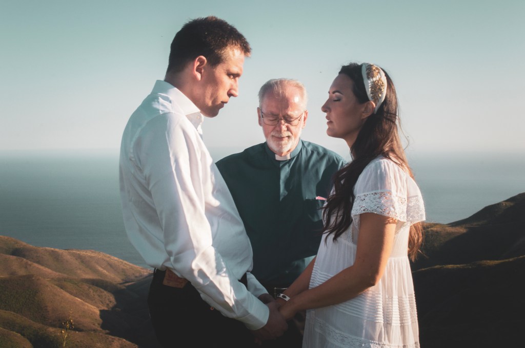 Elopement ceremony with pastor